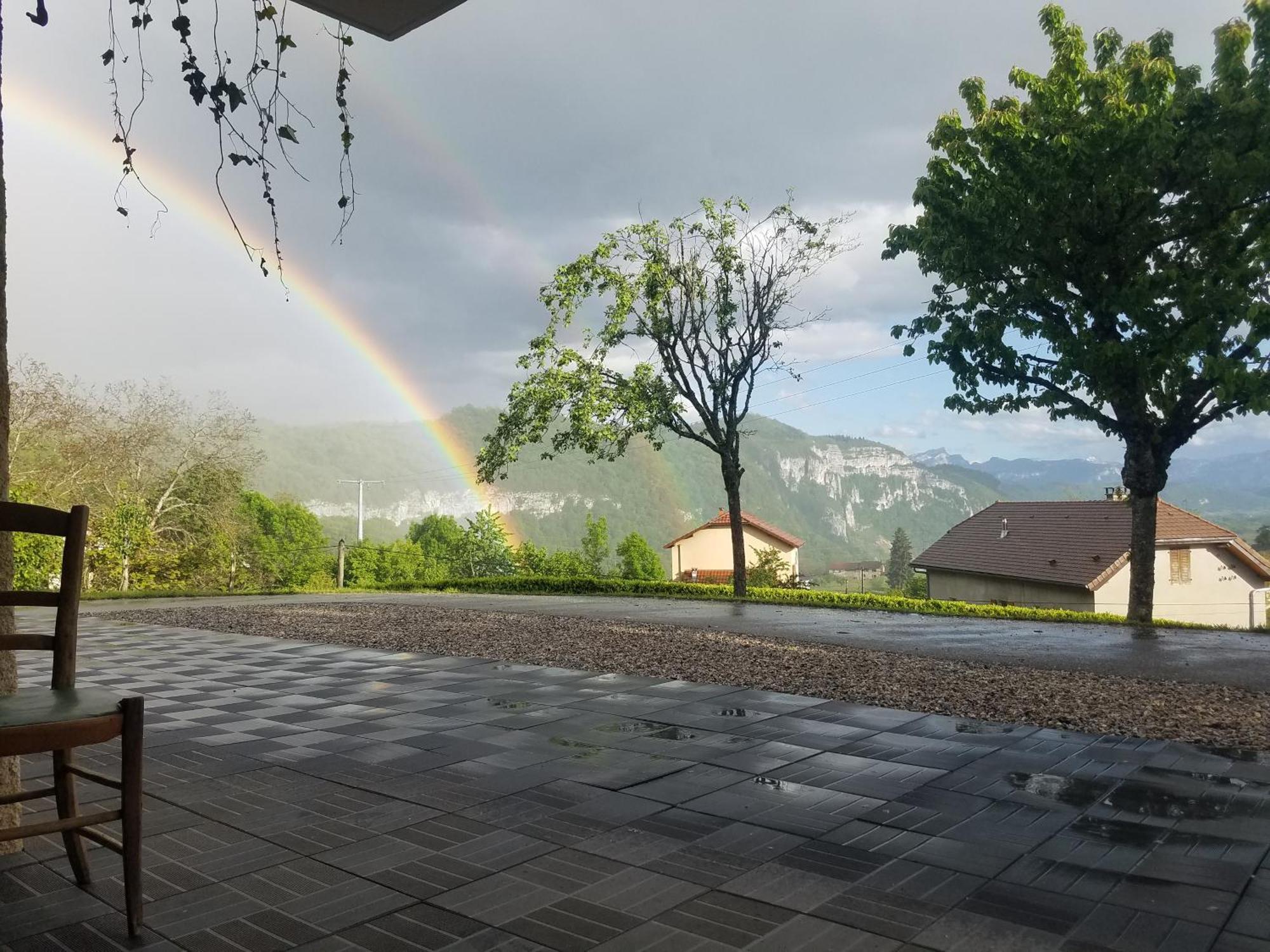 Un Pied Devant L'Autre Sainte-Marie-D'Alvey 外观 照片