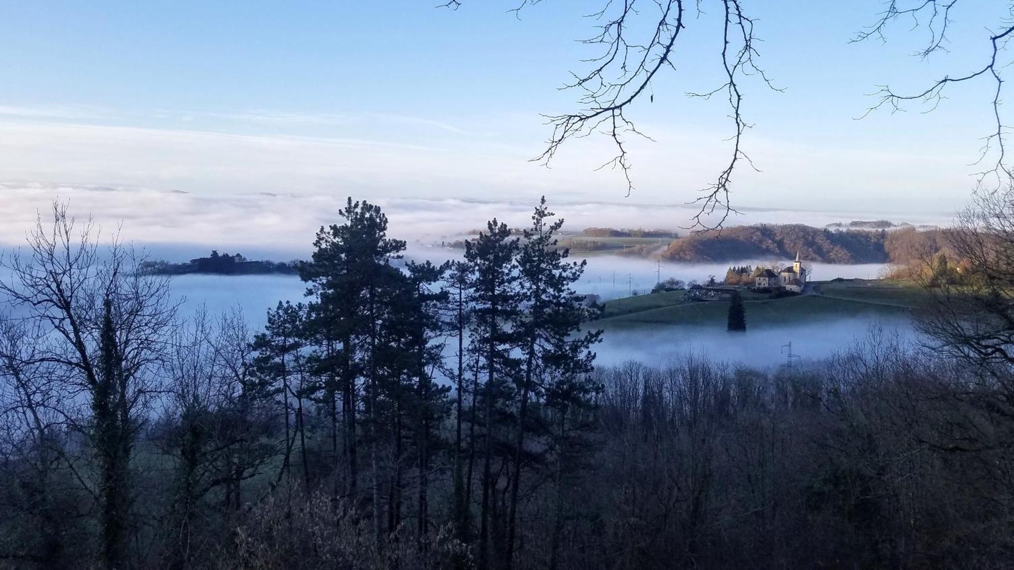 Un Pied Devant L'Autre Sainte-Marie-D'Alvey 外观 照片
